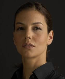 Defne Kayalar fotoğrafı