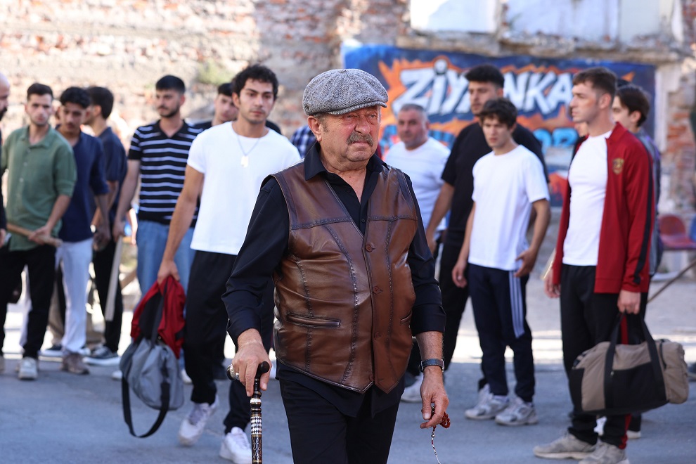Altı Üstü İstanbul özeti