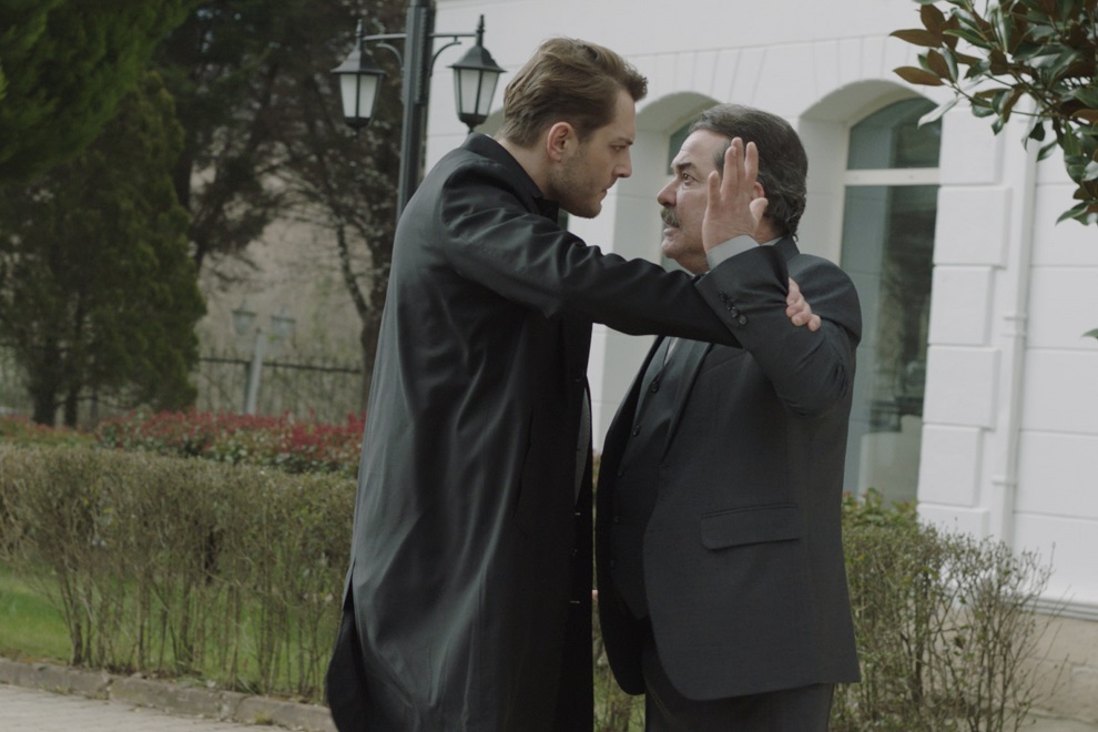 Aynı Yağmur Altında özeti