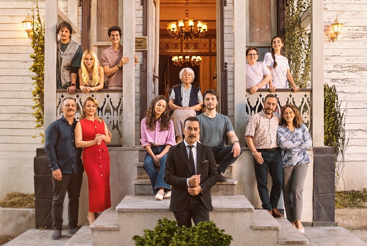 Aile Saadeti'nin afişi yayınlandı
