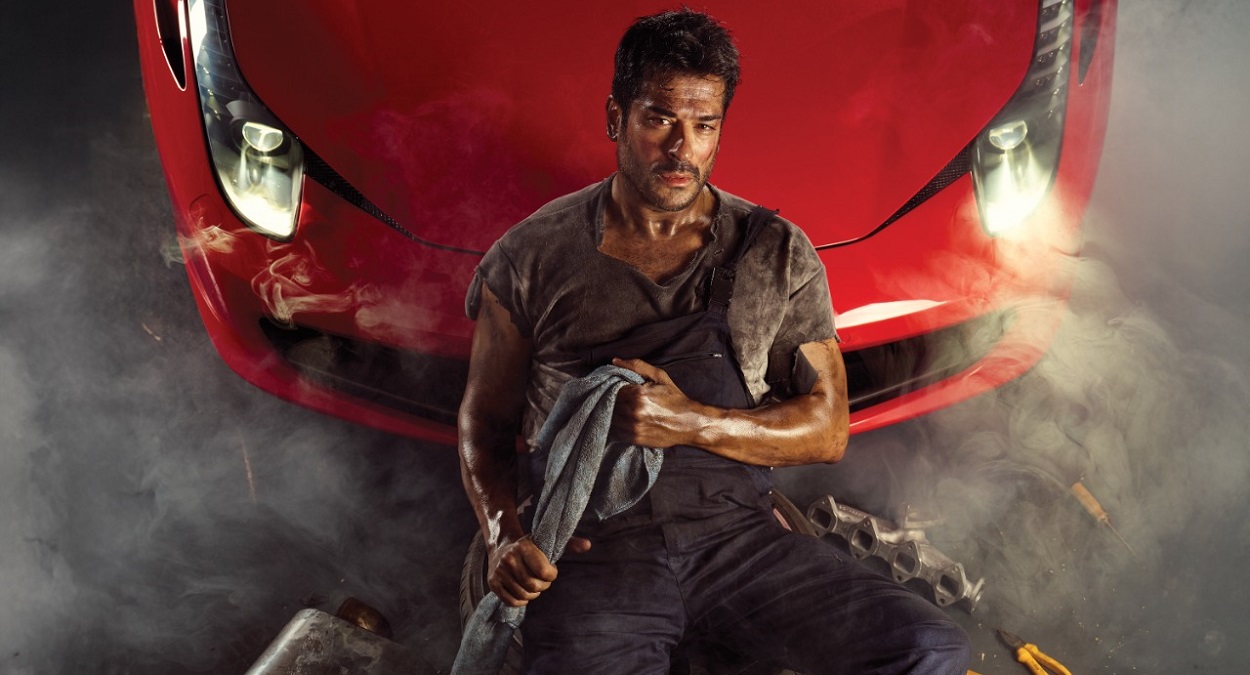 Burak Özçivit sahne yolculuğunu Anadolu’dan başlatıyor