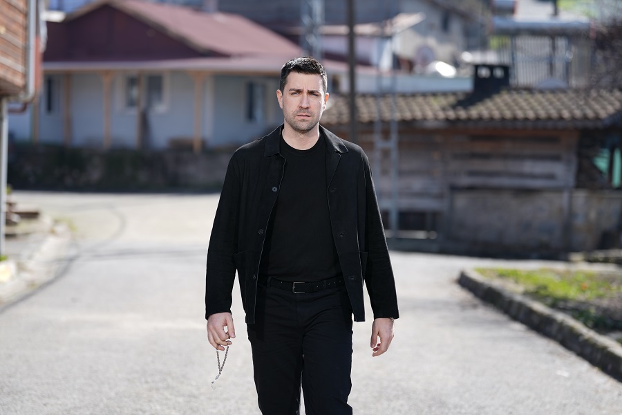 Çirkin dizisinin ilk tanıtımı yayınlandı