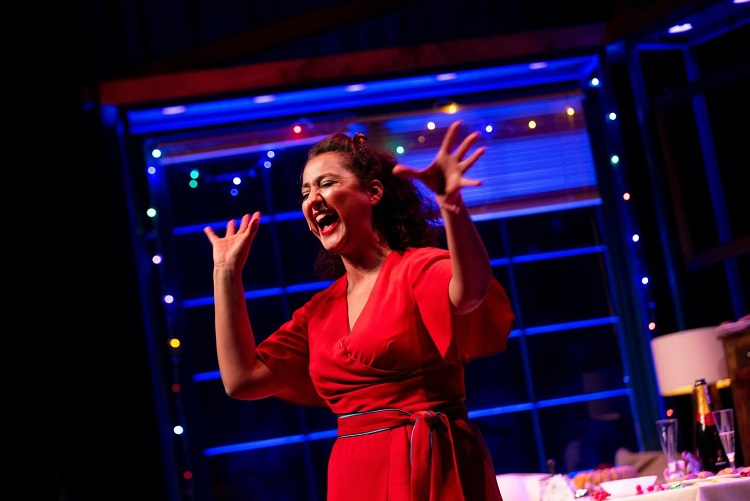 Ecem Erkek'in tek kişilik oyunu Kara Kız basınla buluştu