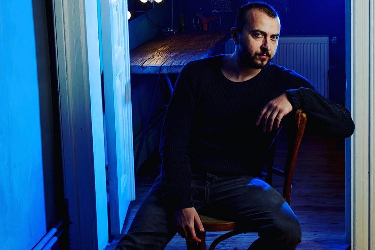 Max'ten yeni bir kara komedi dizisi geliyor