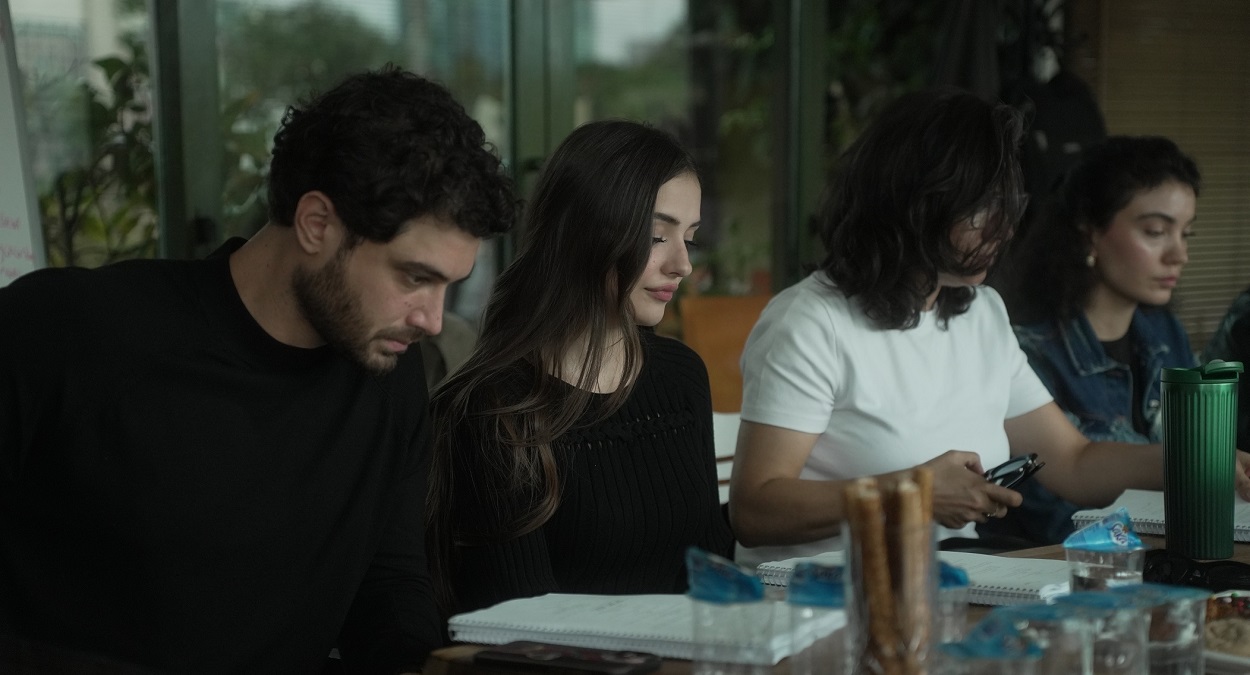 Show TV'den yeni bir günlük dizi geliyor: Menekşe