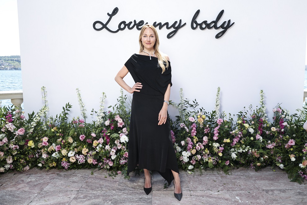 Meryem Uzerli, yüzü olduğu markanın lansmanına katıldı Meryem Uzerli, yüzü olduğu markanın lansmanına katıldı
