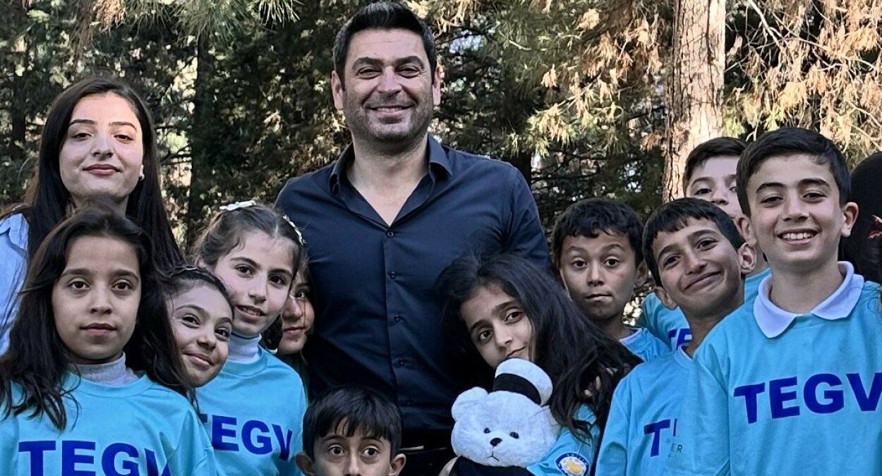 Ozan Akbaba, TEGV çocuklarını Uzak Şehir setinde ağırladı