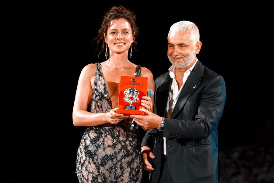 Özge Özpirinçci'ye İtalya'da uluslararası ödül