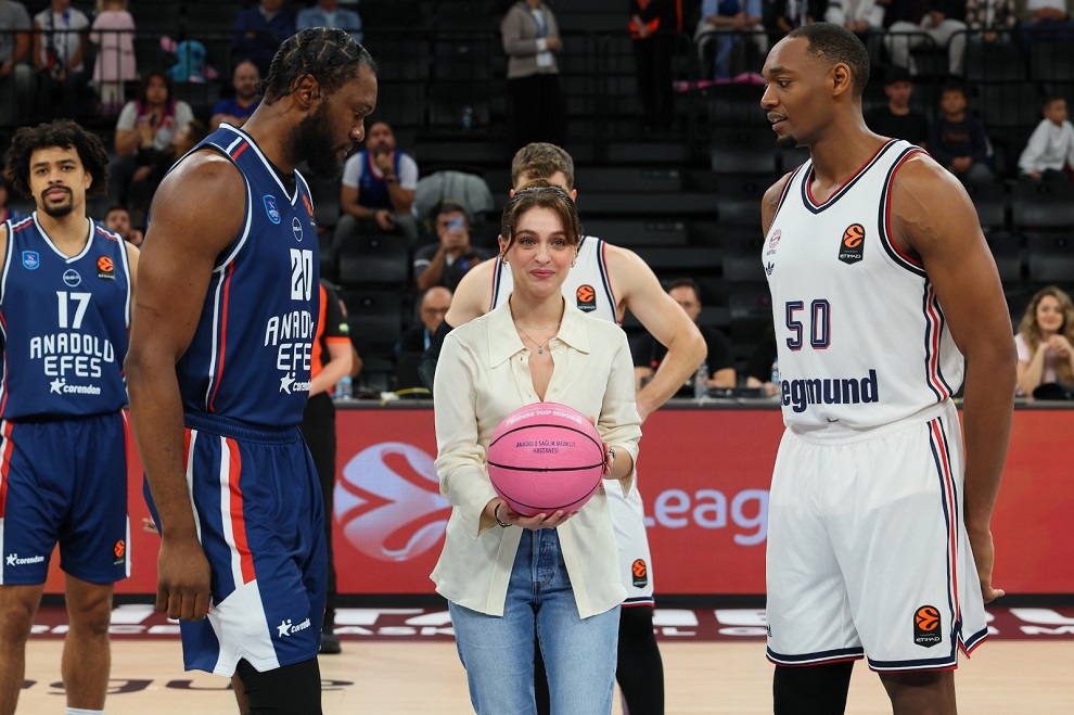 Pembe Top Cemre Baysel'in elinden havalandı
