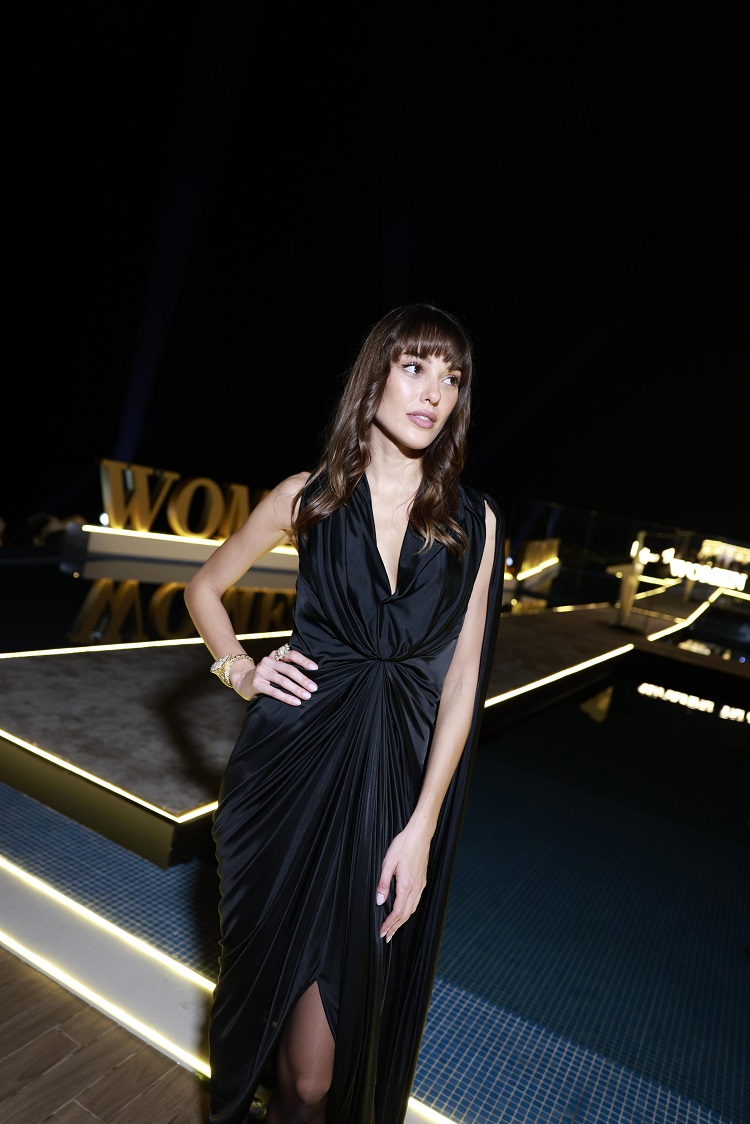 Dilan &Ccedil;i&ccedil;ek Deniz