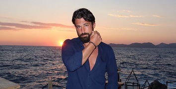 Alp Navruz, 'Best International Actor' ödülüne layık görüldü