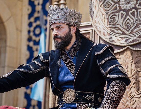 Akın Akınözü rolü için 5 ay çalıştı