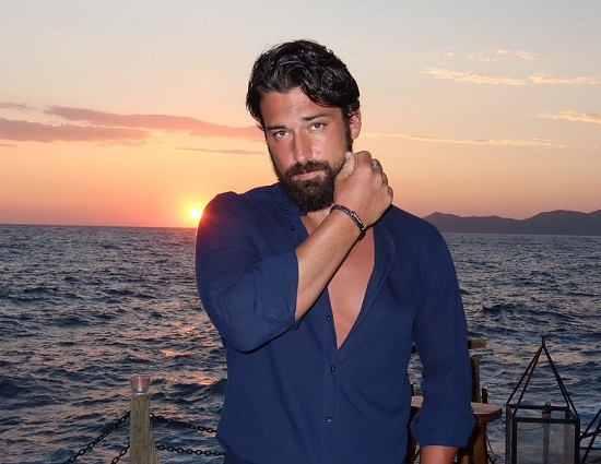 Alp Navruz, 'Best International Actor' ödülüne layık görüldü