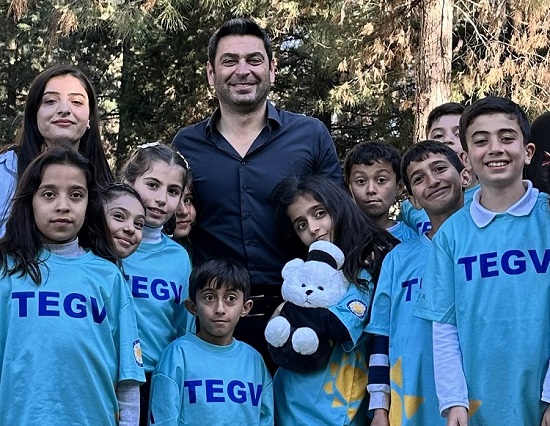 Ozan Akbaba, TEGV çocuklarını Uzak Şehir setinde ağırladı