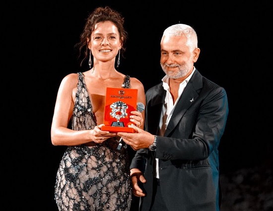 Özge Özpirinçci'ye İtalya'da uluslararası ödül