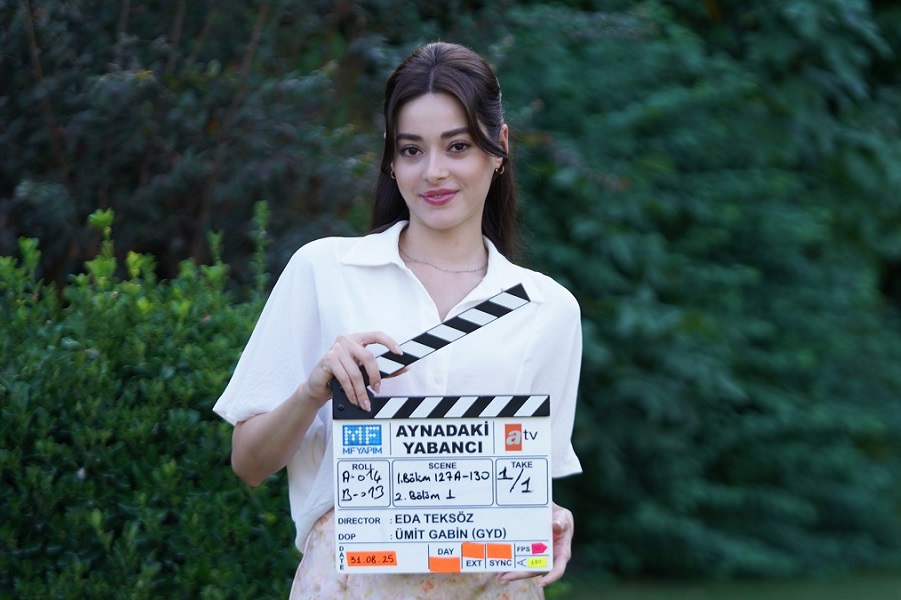 Aynadaki Yabancı: On Soru On Cevap